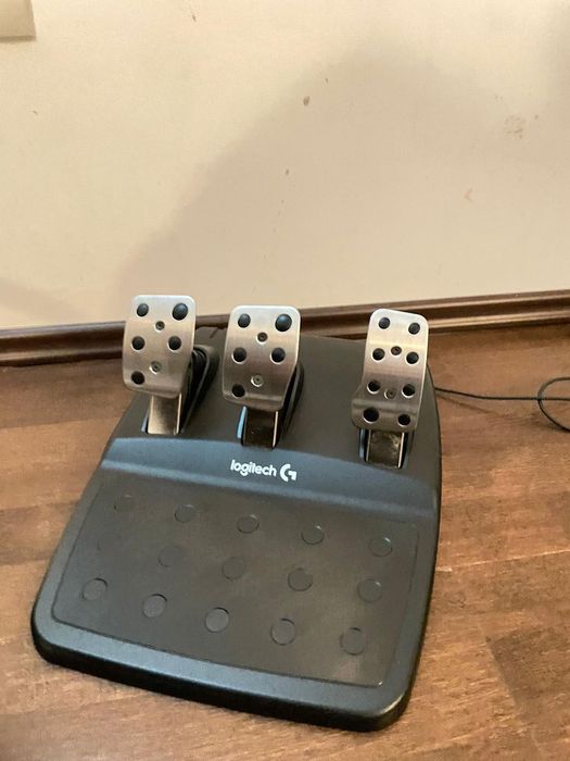 Volan Logitech cu pedale