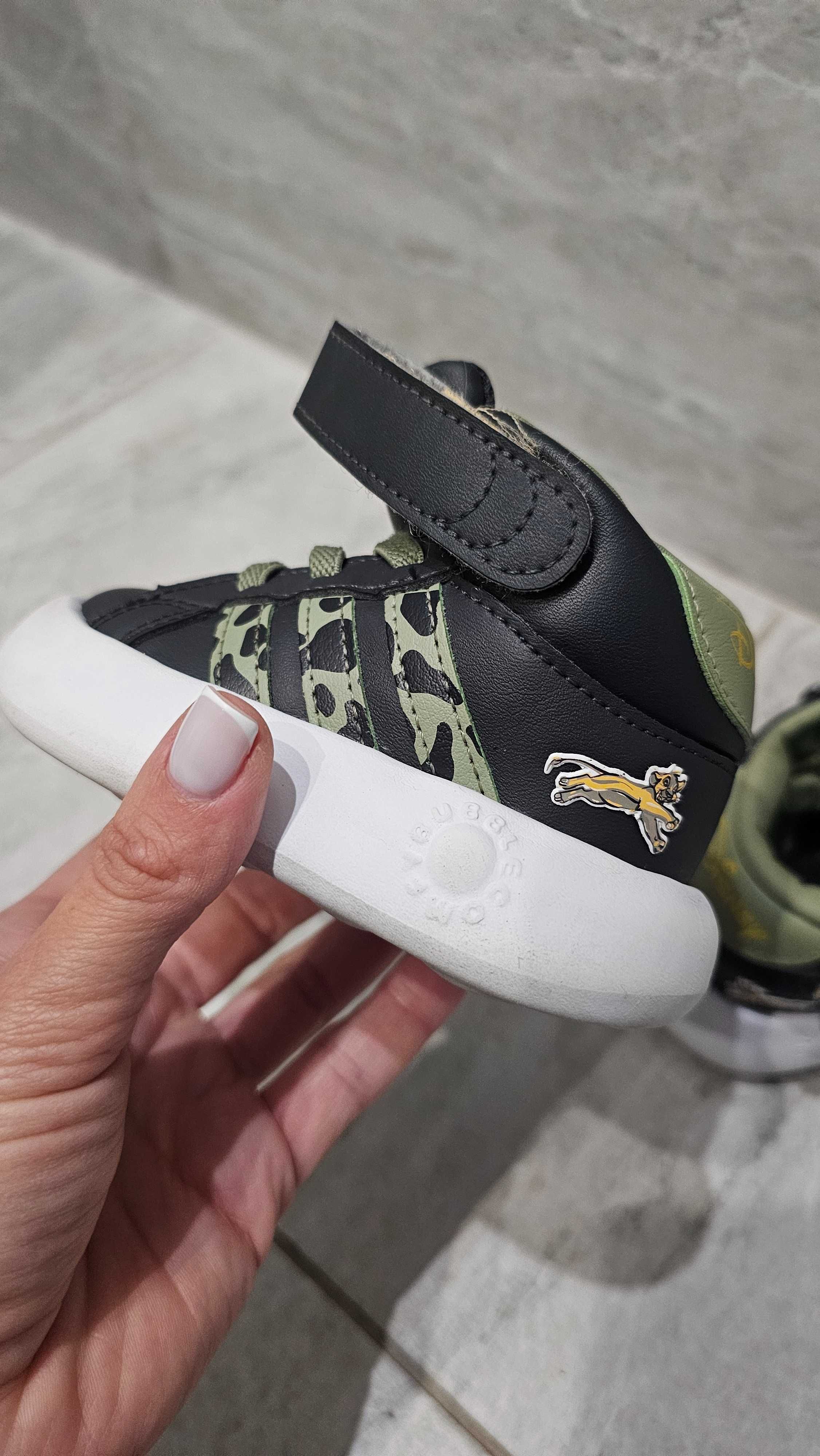 Маратонки за бебе adidas Disney
