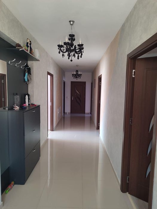 Casă de vânzare 3 camere.