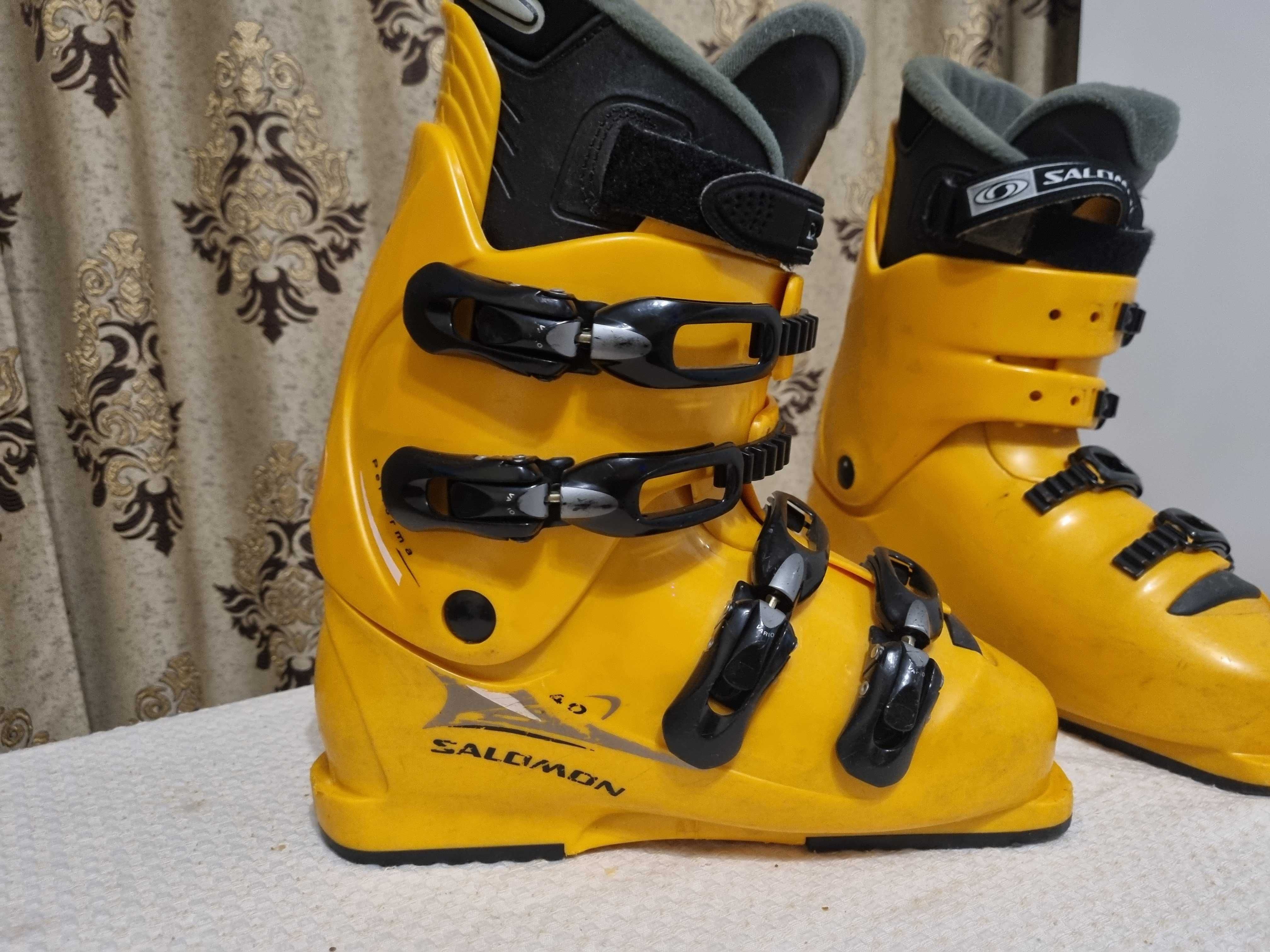 Clapari marca Salomon, marime 317 mm.