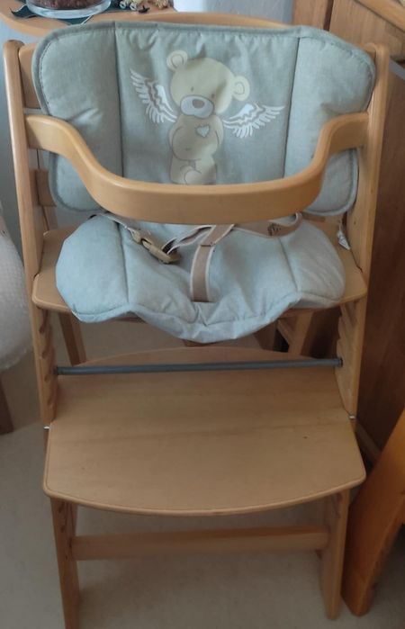 Детско столче за хранене* Дървено* Не е ползвано интензивно