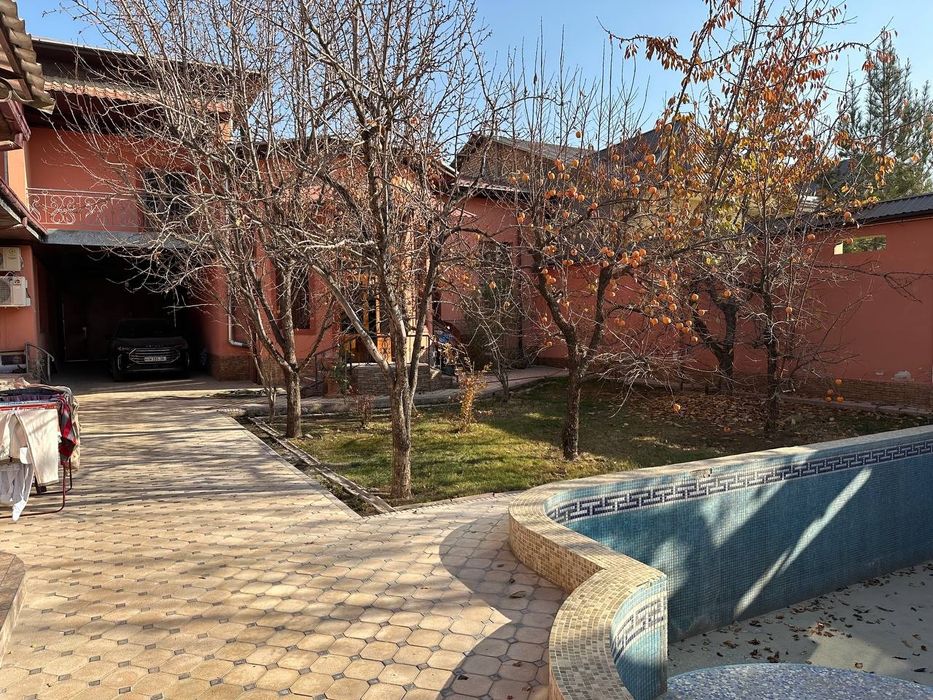 Продаётся дом в хорошо районе, 10 соток земли, 9 комнат