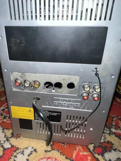 Kalonka radio va eski kaseta o’qiydi disk ham o’qiydi