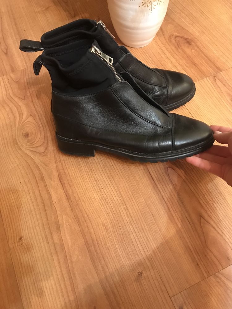 Ghete mărime 38, piele naturala Stradivarius
