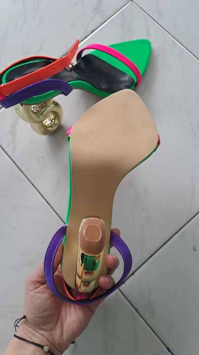 Цветни нови сандали