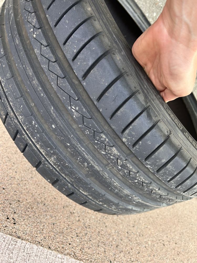 Автомобилна гума Dunlop 235/40/18