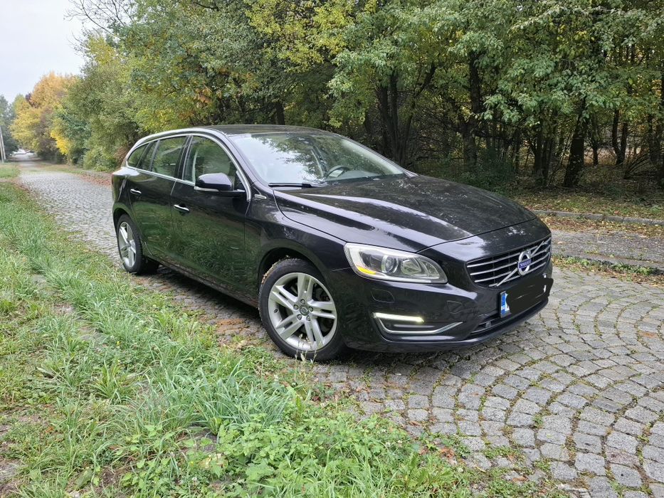 Волво V60 2.4 D6 Plug in hibryd Summum 283 к с