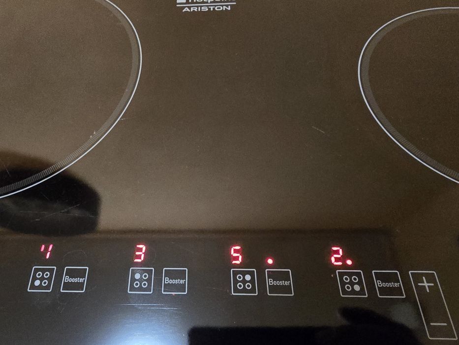 Hotpoint Ariston индукционен котлон за вграждане.