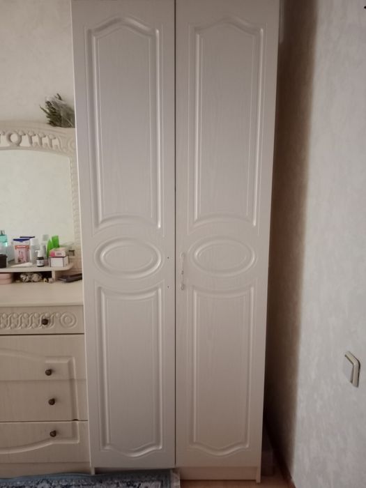 Шкаф двухдверный