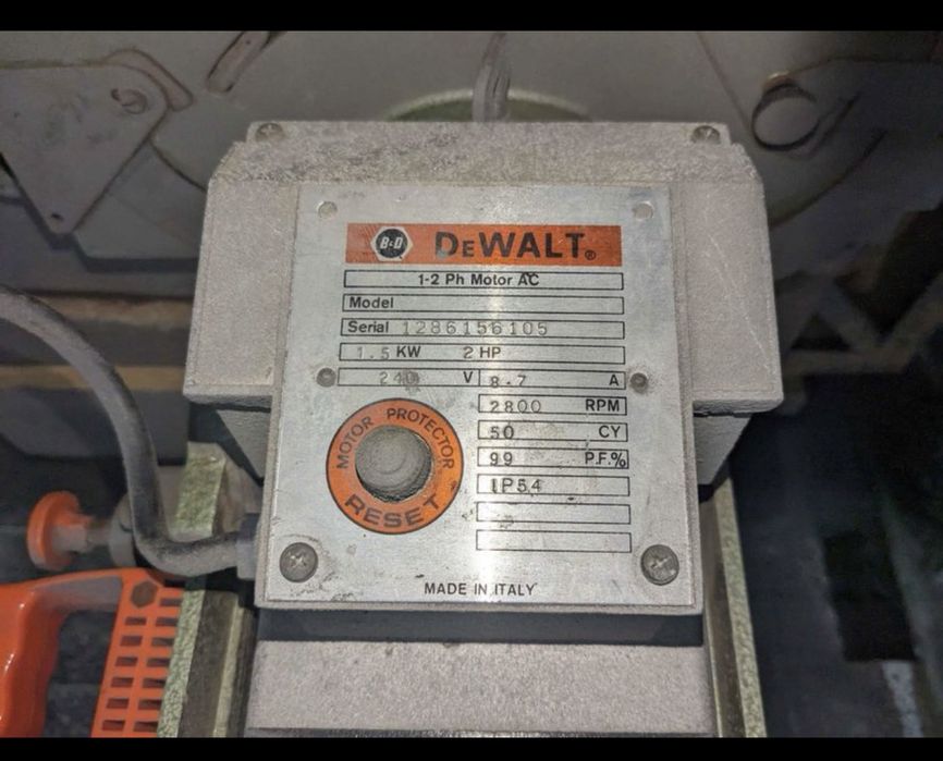 Радиален циркуляр DeWalt  DW8001 монофазен