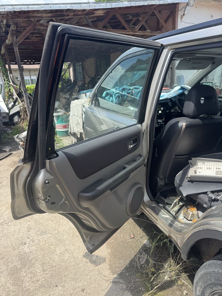 Nissan x trail на части.