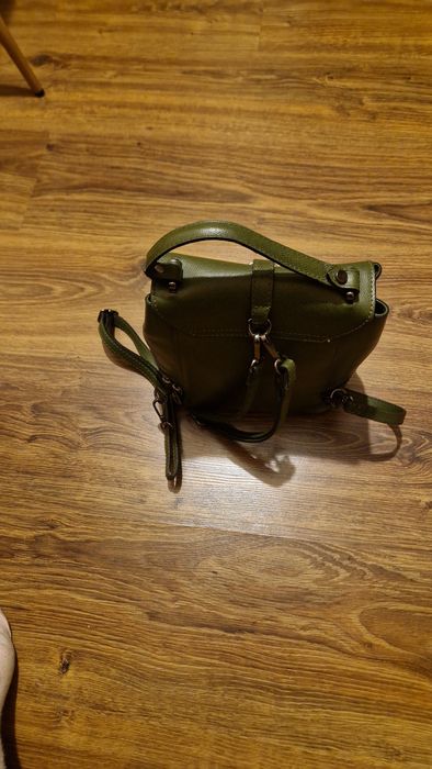 Vând ghiozdan  din piele naturala