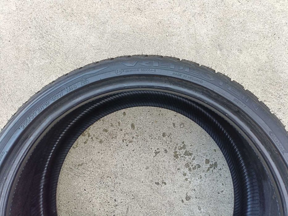 Doua anvelope noi de iarna 265 30 19 vredestein giugiaro