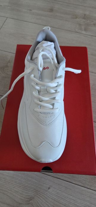 Vând adidași HUGO BOSS AG 490 lei