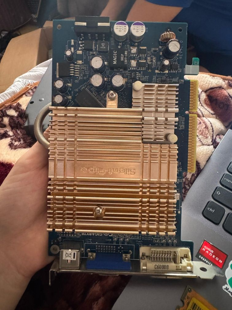 2 видеокарты, 2 ОЗУ и Floppy drive