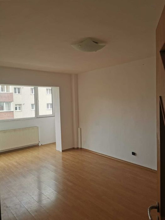 Brasov, Racadau vis a vis de Scoala 25,  2 camere, liber