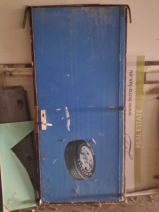 Продавам метална врата