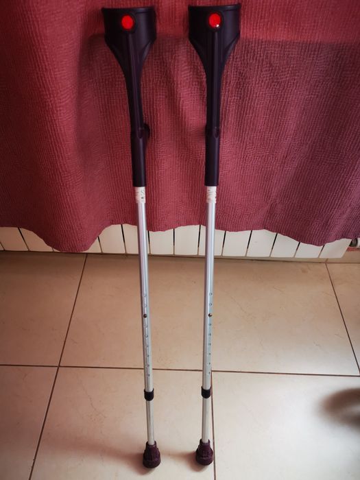 Carje cu sprijin pe antebrat