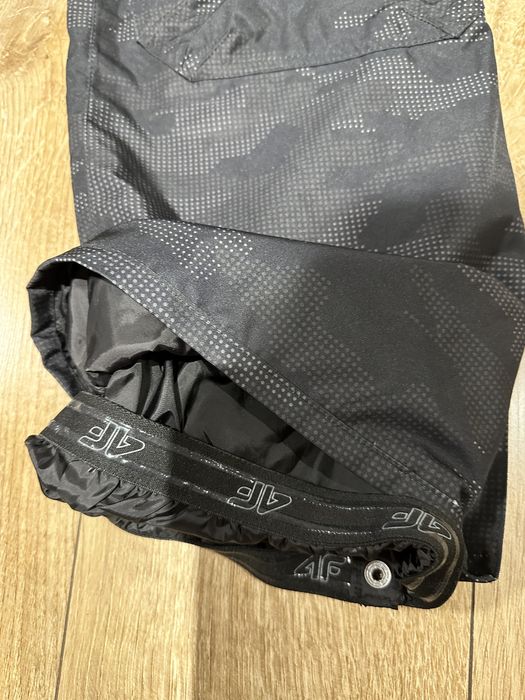 Oferta Pantaloni schi/snowboard barbati 4F noi