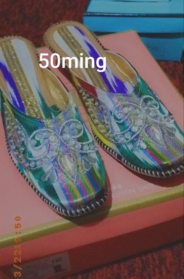 Oyoq kiyimlar sotiladi