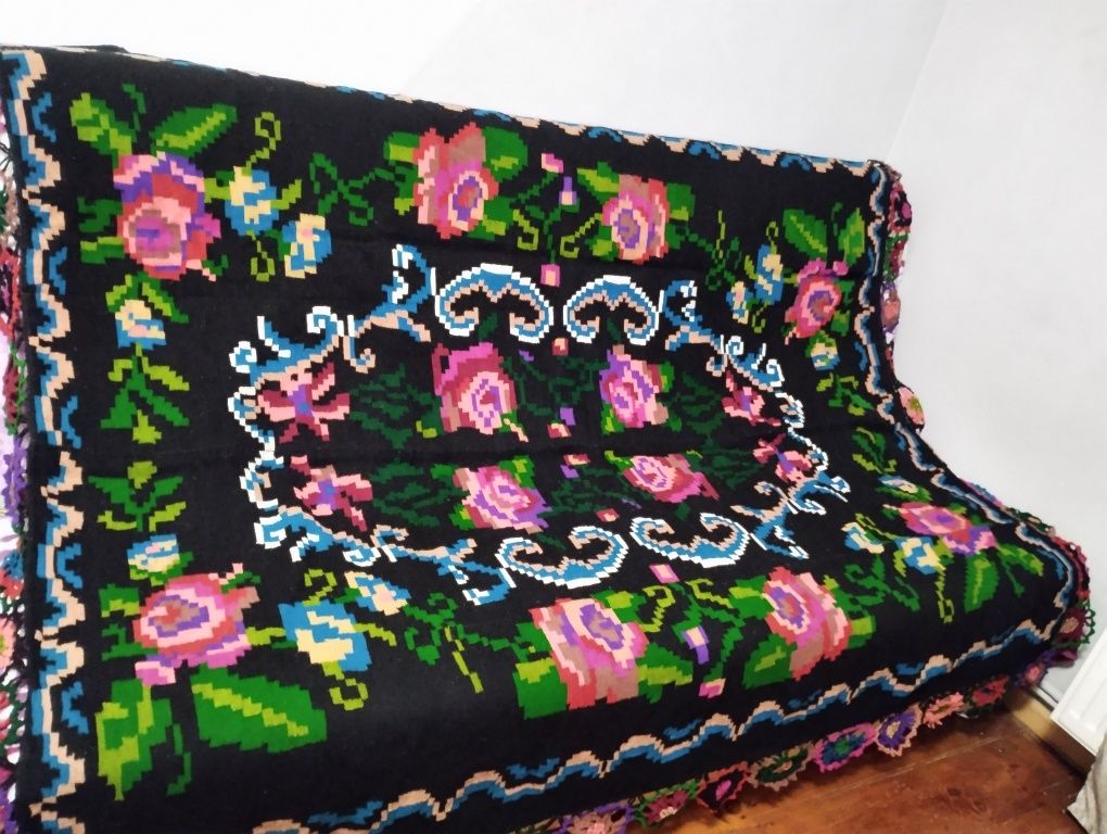Vând piese textile de colecție tradiționale