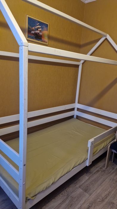 СРОЧНО  продам  кровать домик СРОЧНО