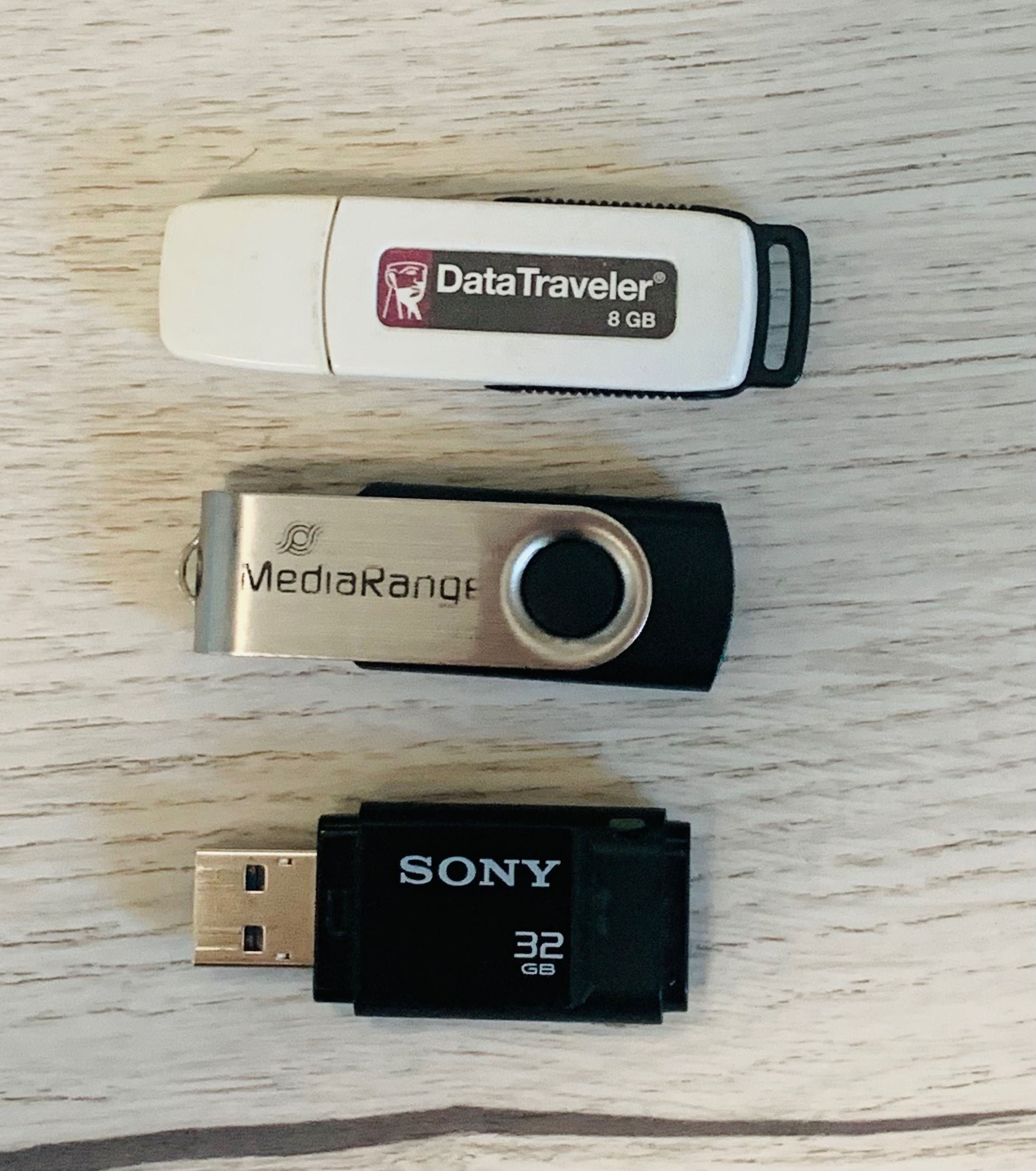 USB външна памет 8 GB