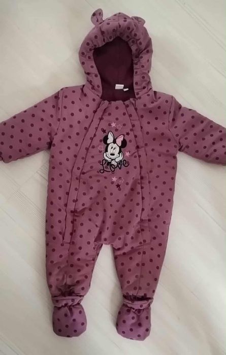 Combinezon cu mănuși și botosi cca 1 an
