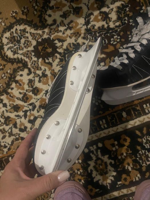 Коньки хоккоейный 39 и 40 размер 2 пары каждая за 10 тысяча