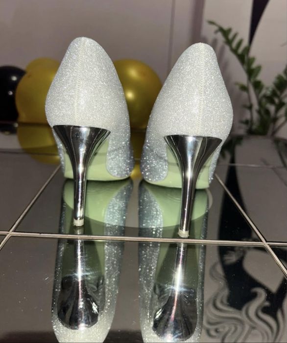 Сребристи обувки на ток размер 36