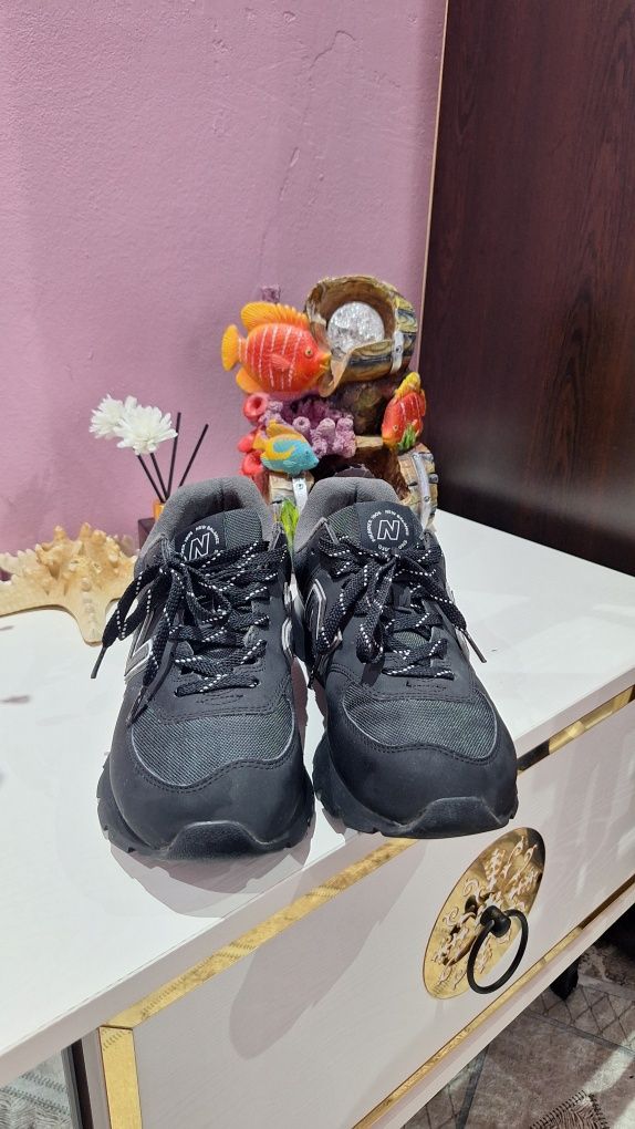 New Balance 42,5