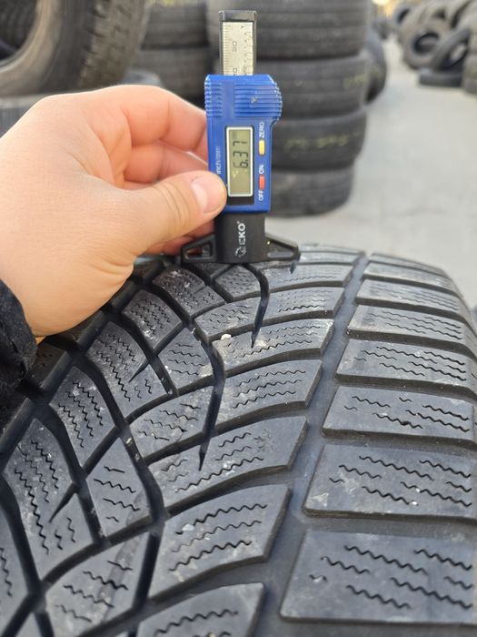 Anvelope de iarna 215-50r17 Goodyear