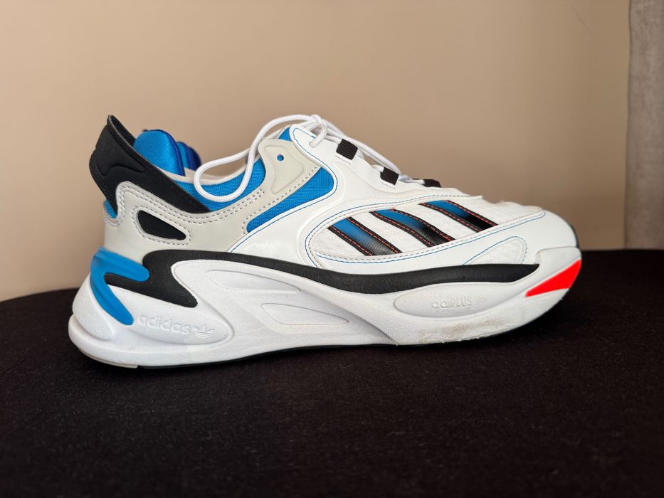 Маратонките Adidas са нови.