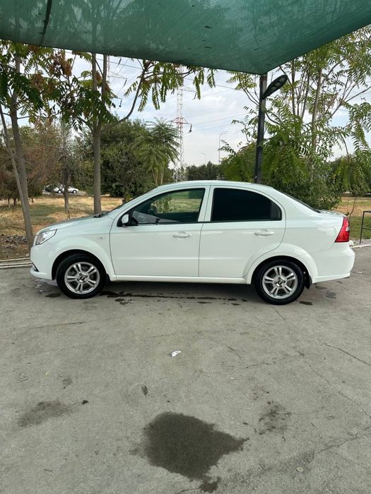 Nexia 3 Avtomat oq sotiladi