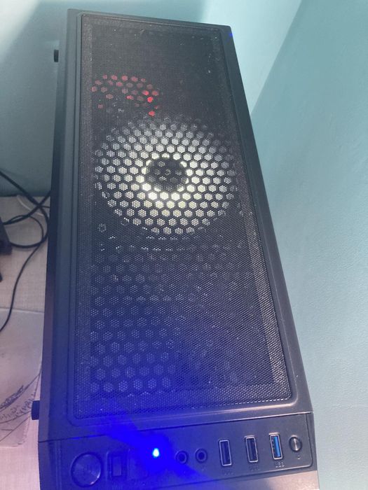 Геймърски компютър - AMD Ryzen 5/ RX 6600/ 16 RAM/ SSD/ Windows 11