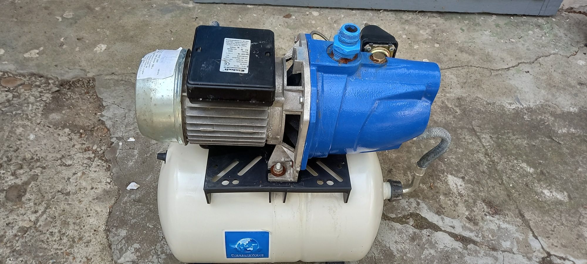 Продавам хидрофорна помпа PWB-20LH