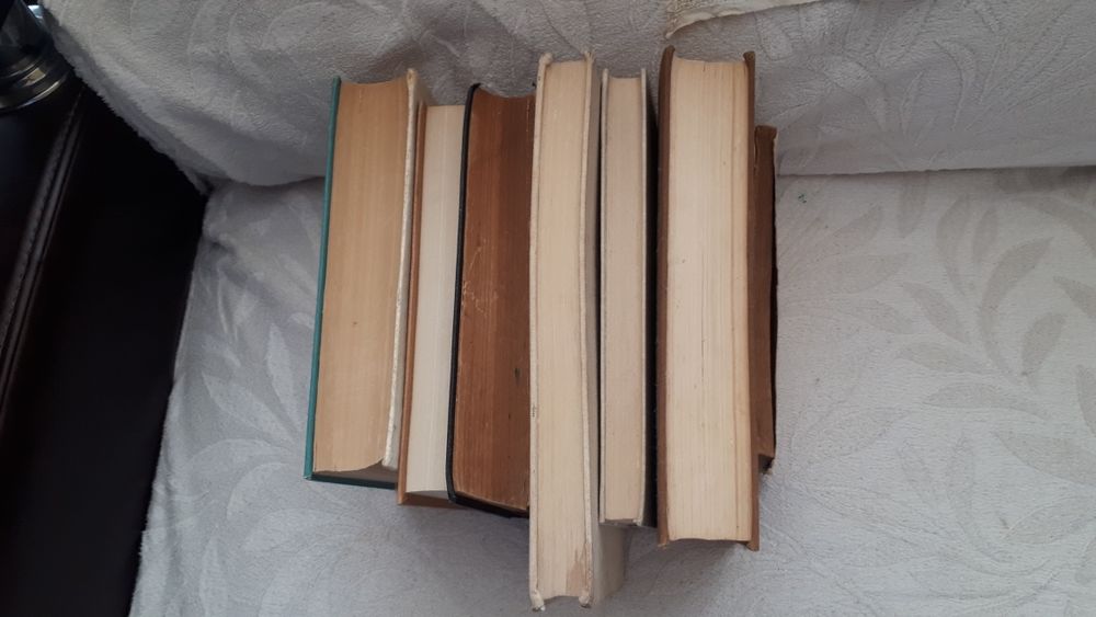 Стари запазени книги