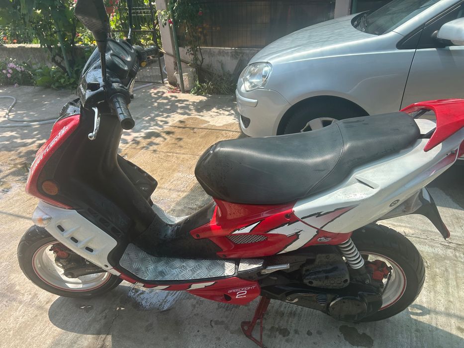Vând Peugeot speedfight 2