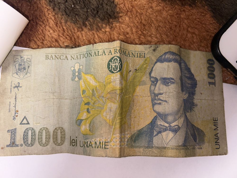 Vand 2 bancnote de Una mie si o bancnota de 2000 Doua mii din 1999