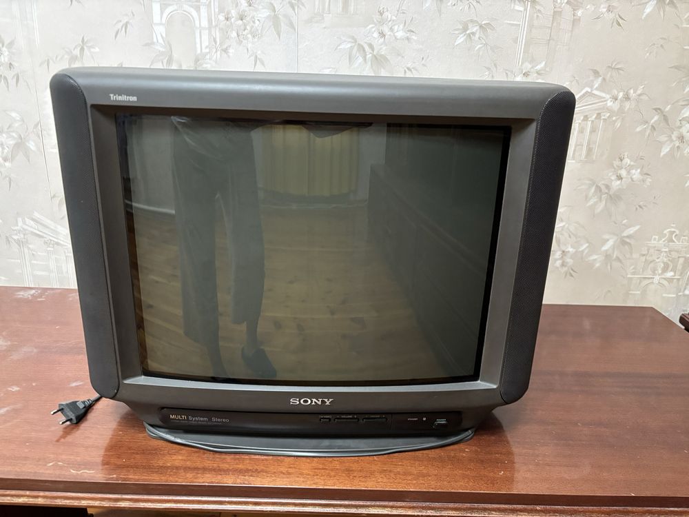 Мебельная стека б/у Каперник,Жкрнальный стол б/у,телевизор Sony
