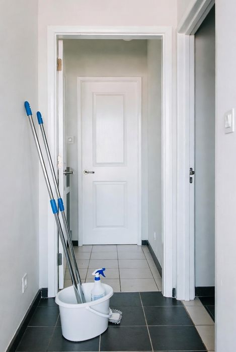 Клининг.  Профисиональная уборка квартир,  домов,  участков.