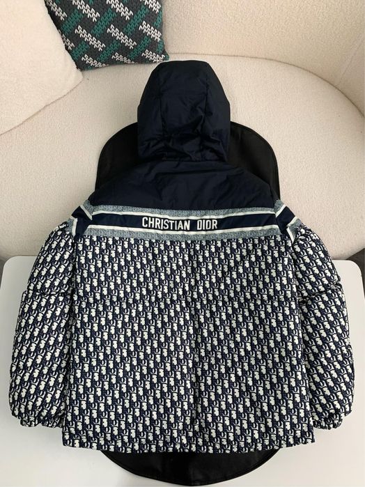 Зимнo двулицево яке DIOR.