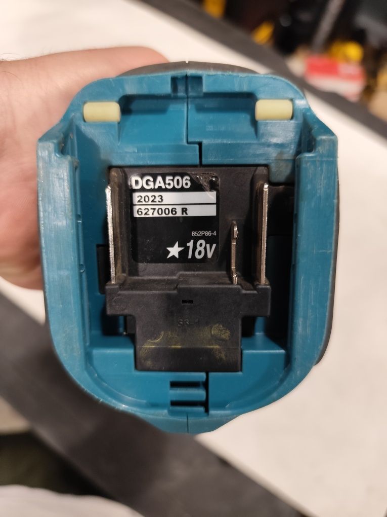 Безчетков акумулаторен ъглошлайф Макита Makita DGA506 18V