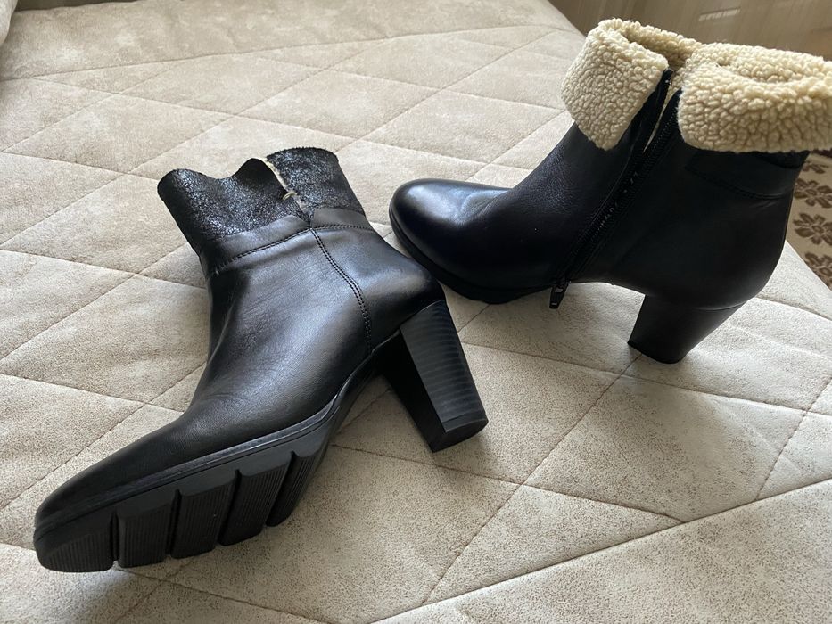 Продам сапоги новые в коробке. Натуральный мех и кожа.