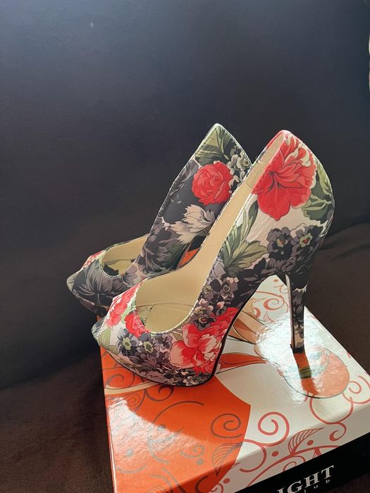 Обувки на висок ток