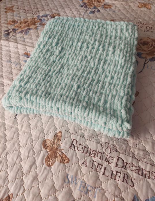 Ръчно плетено бебешко одеяло