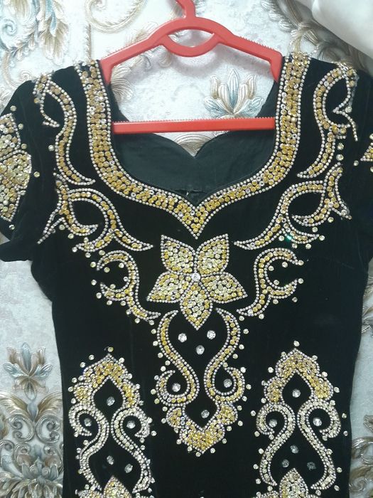 Продаю свадебное восточные платье вхорошем состояние  адрес Аерапорт