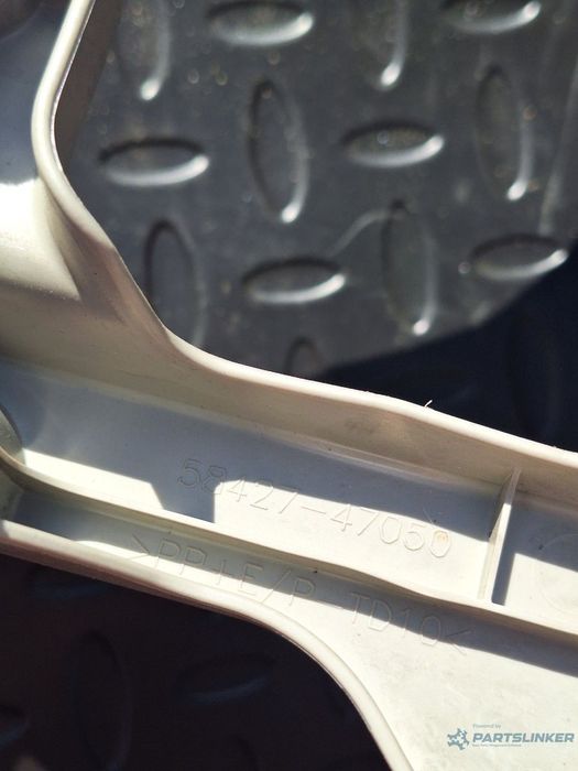 Ornament portbagaj dreapta TOYOTA PRIUS _W3_ 2008 - > Plug-in Hybrid 2ZR-FXE 58427-47050