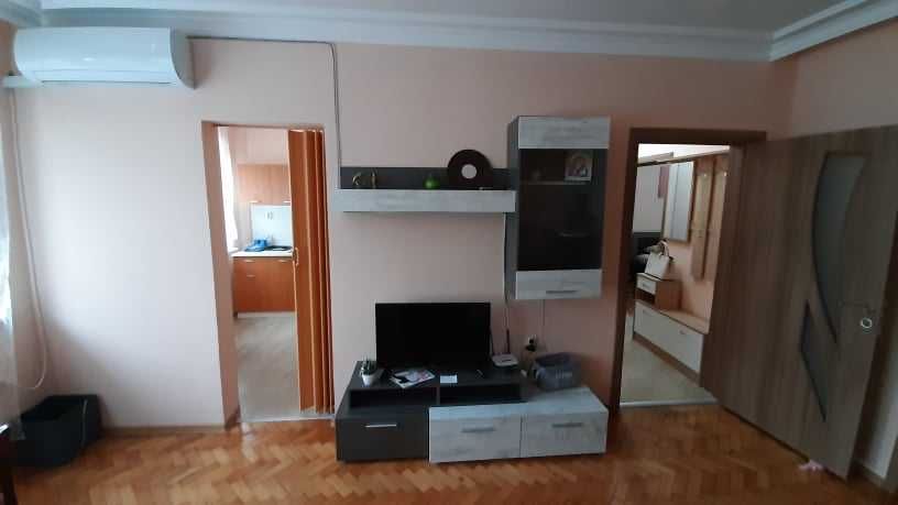 Дава се под наем Тристаен апартамент в Бургас, Център - 85 кв.м за 425 € - Снимка #3