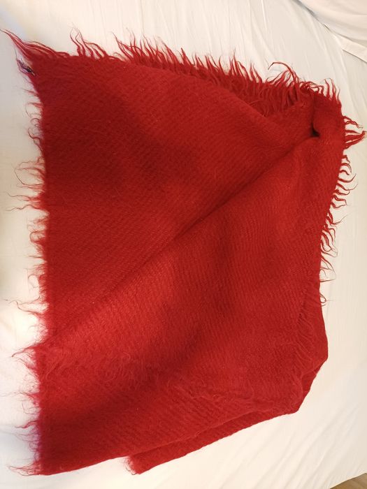 Cerga rosie lana taraneasca 200×140cm plus una 150x60cm